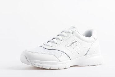 womens white tennis shoes